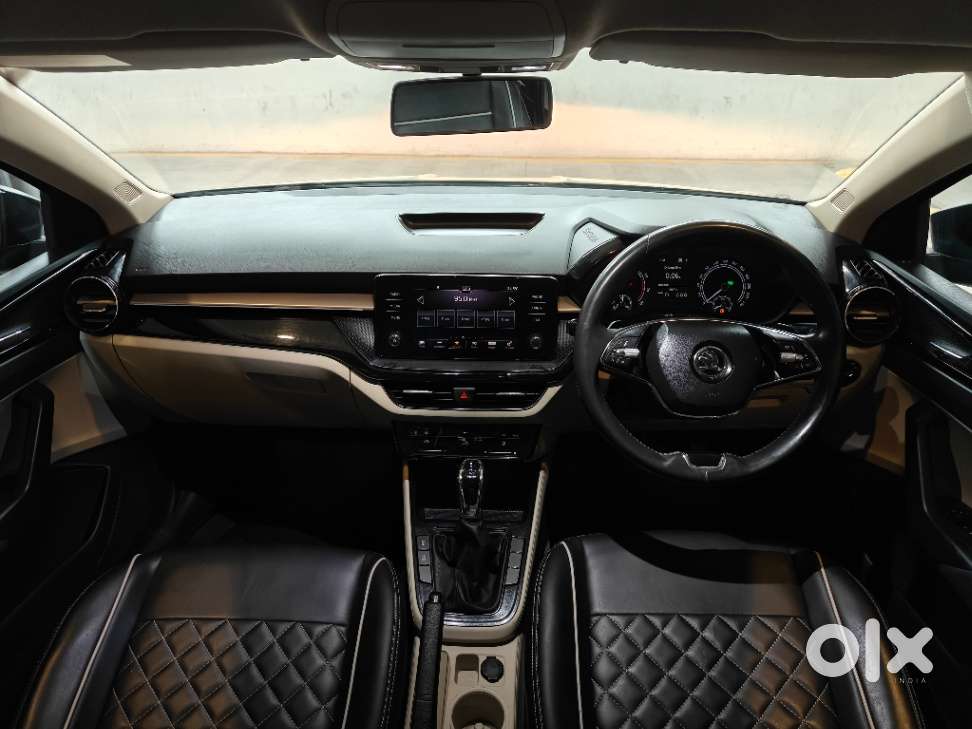 Skoda Slavia 1.0 Ambition Tsi At, 2023, Petrol