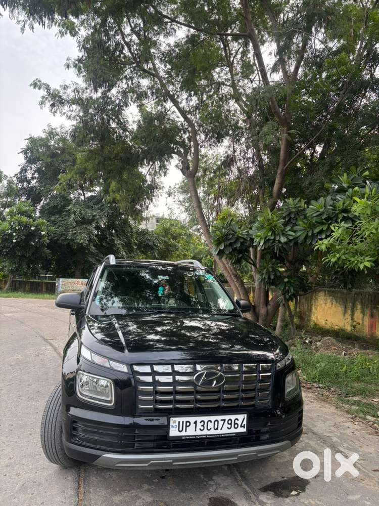 Hyundai Venue Petrol 2025