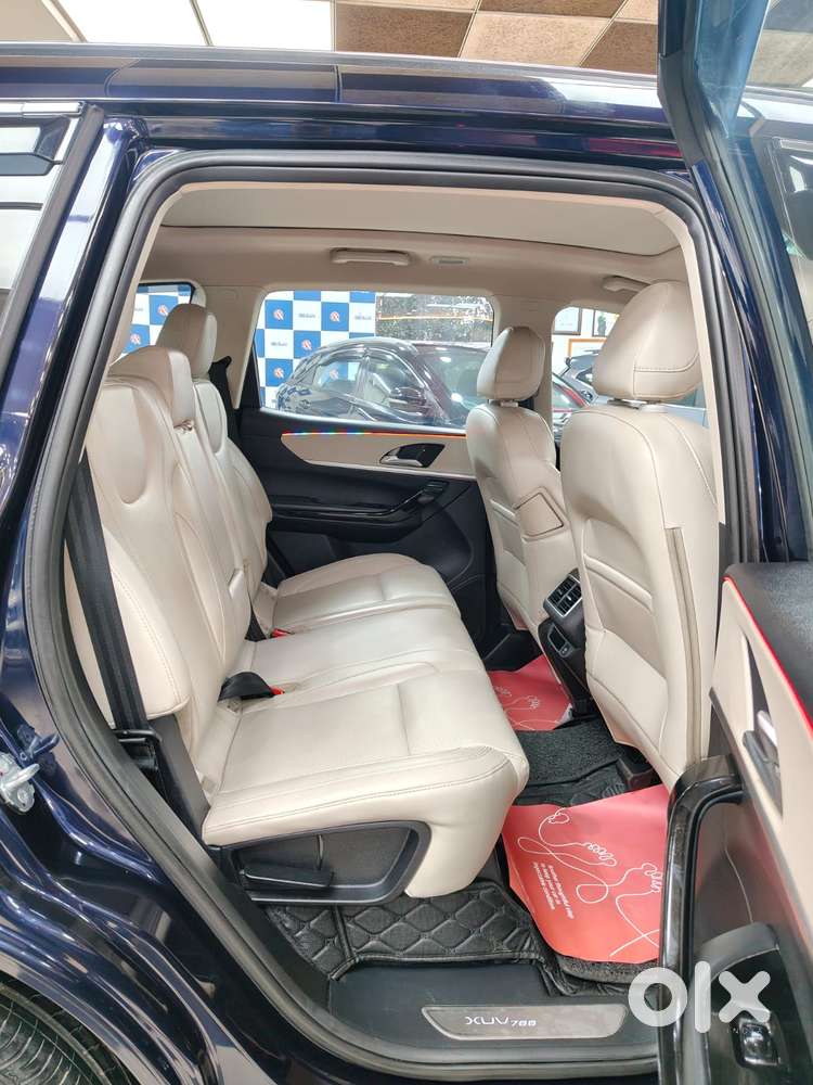Mahindra Xuv700 2.0 Ax 7 Petrol At Str, 2023, Petrol