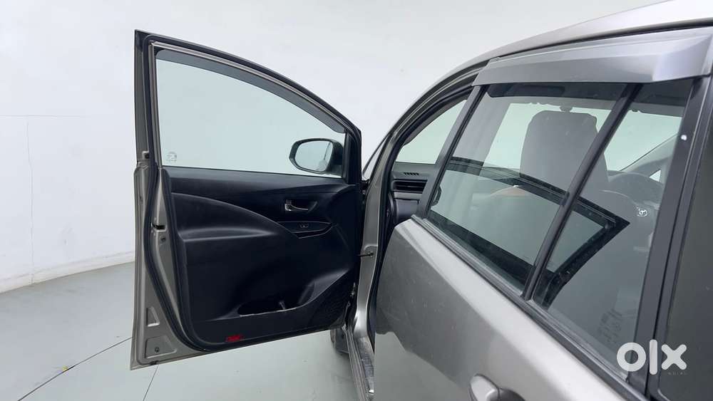 Toyota Innova Crysta 2.4 G Mt 8s, 2016, Diesel