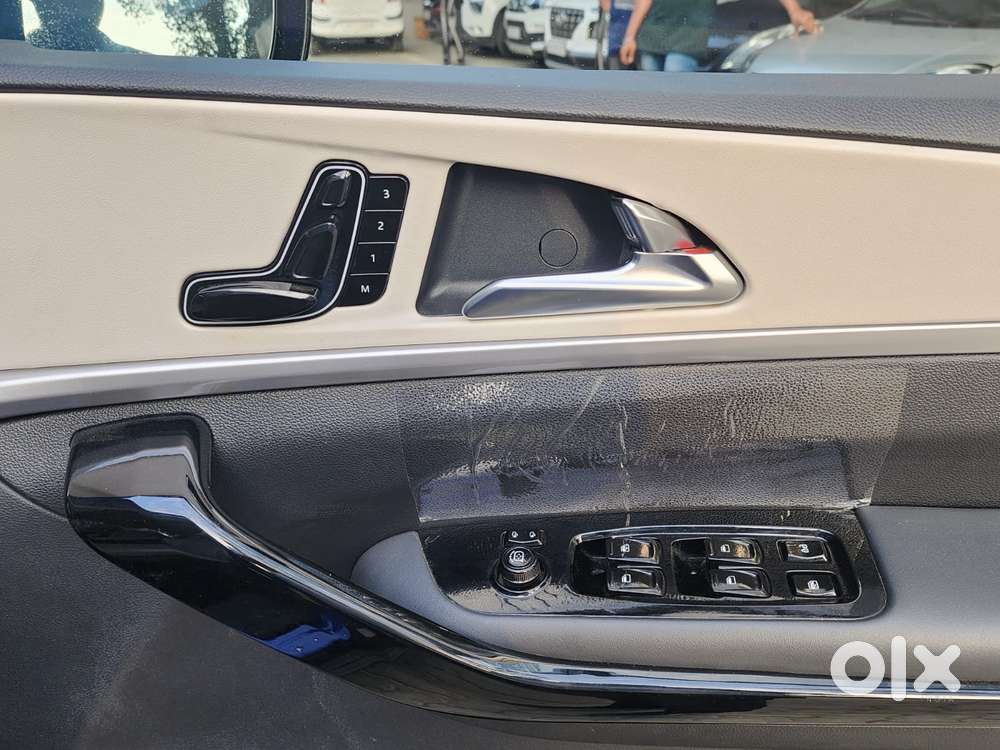 Mahindra Xuv700 2.2 Ax 7 Diesel Mt Luxury Pack Str, 2024, Diesel