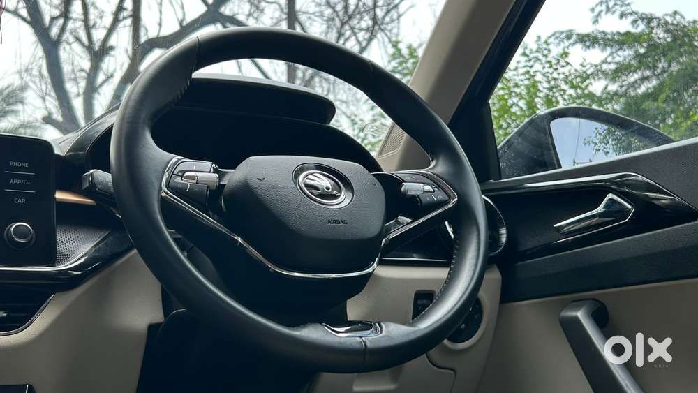 Skoda Slavia Style 1.0l Tsi At, 2023, Petrol