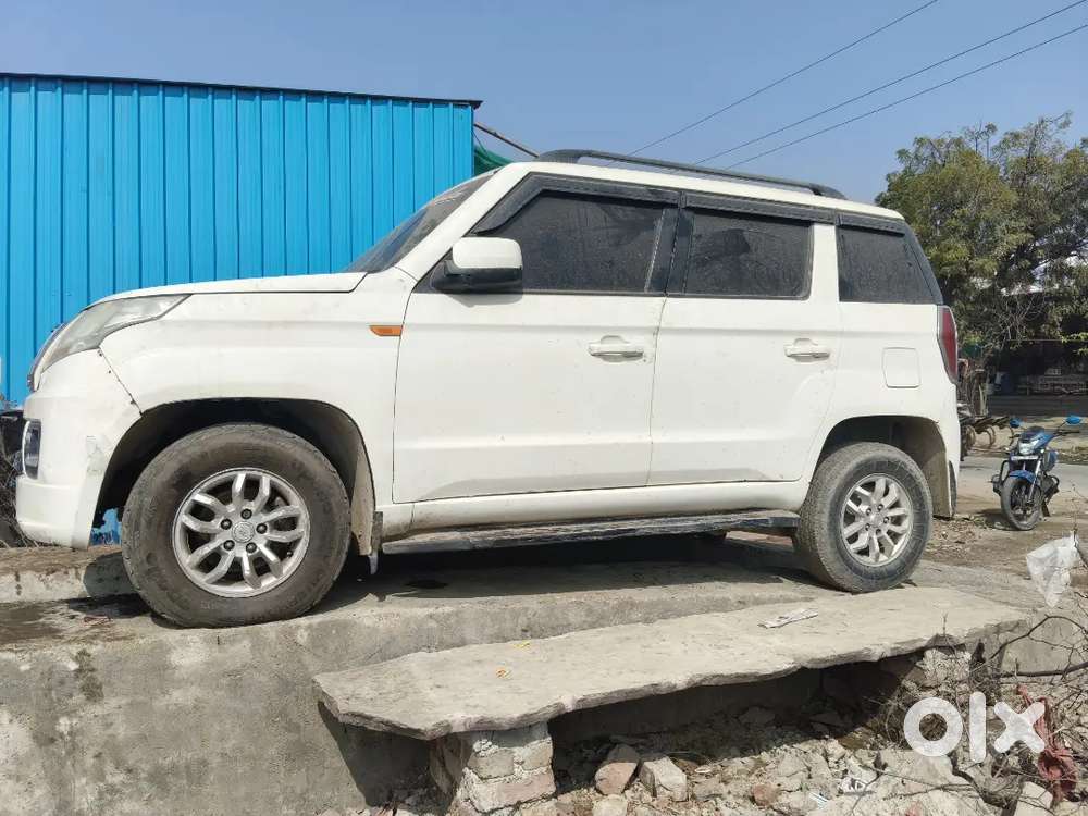 Mahindra Tuv 300 2016 Diesel 9981 Km Driven