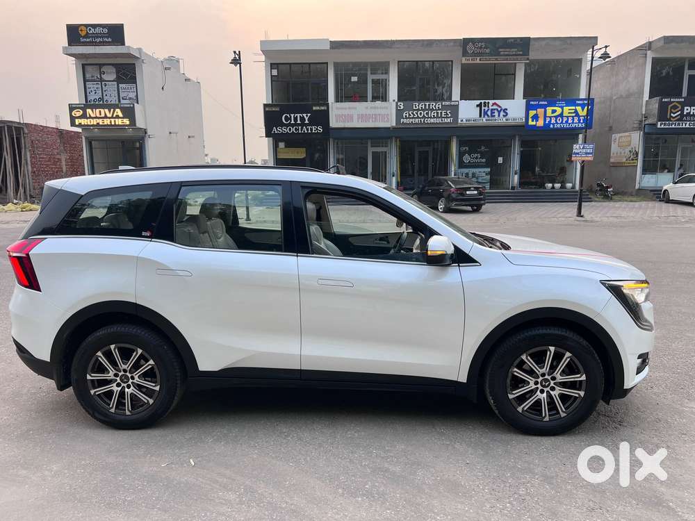 Mahindra Xuv700 2.0 Ax 7 Petrol Mt Str, 2023, Petrol