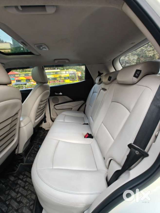 Mahindra Xuv300 W8 (o) 1.5 Diesel Amt, 2022, Diesel