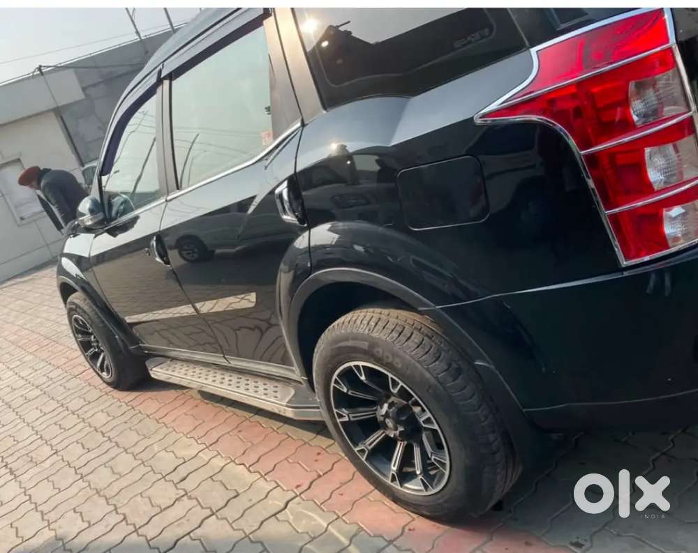 Mahindra Xuv500 Black  Mhawk W6 2017 Diesel