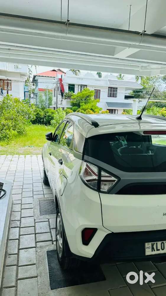 Tata Nexon Automatic With Sunroof 2021