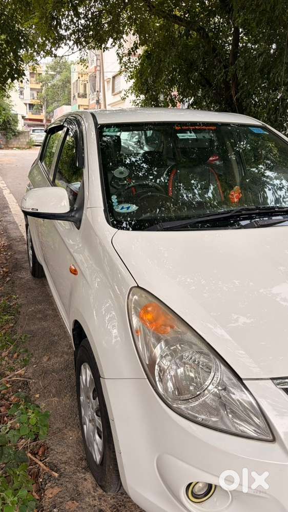 Hyundai I20 Petrol Manual 2012