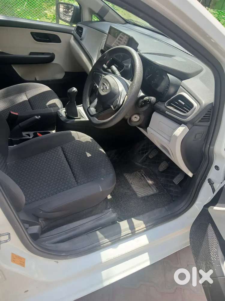 Altroz Xe Petrol Manual