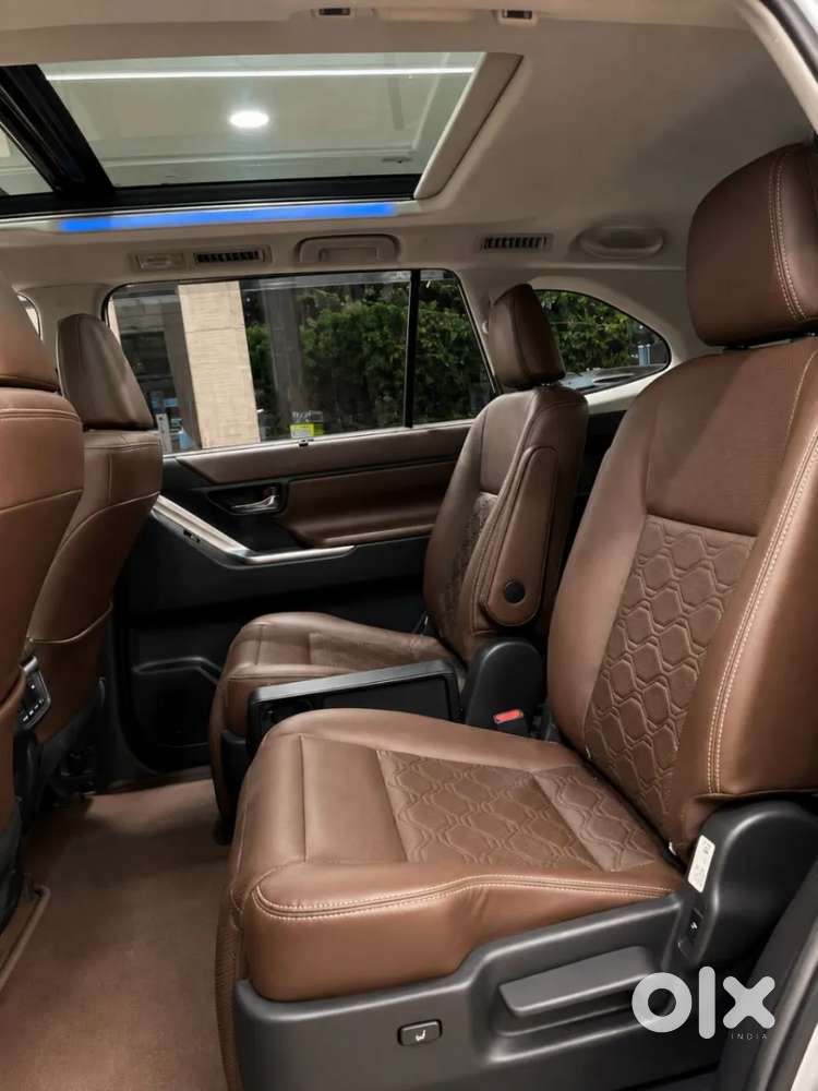 Toyota Innova Hycross 2.0 Zx (o) Hybrid 7 Str, 2025, Petrol