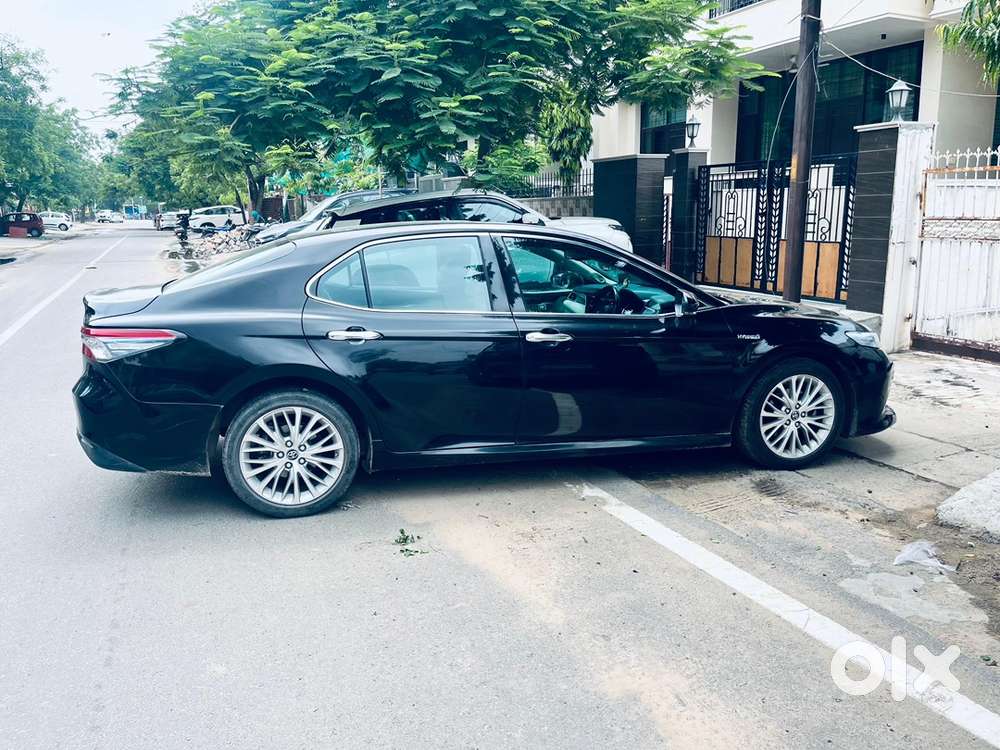 Toyota Camry Hybrid 2019 Km Driven