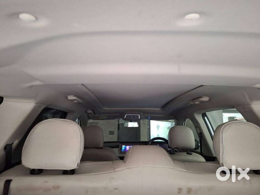 Mahindra Xuv700 2.0 Ax 5 Petrol At Str, 2021, Petrol