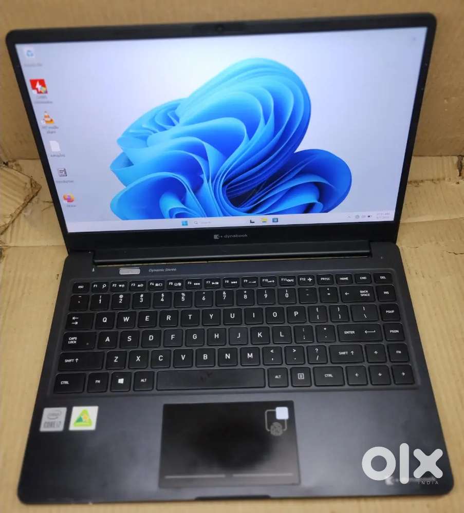 Dynabook core i7 10th gen 8GB 512GB