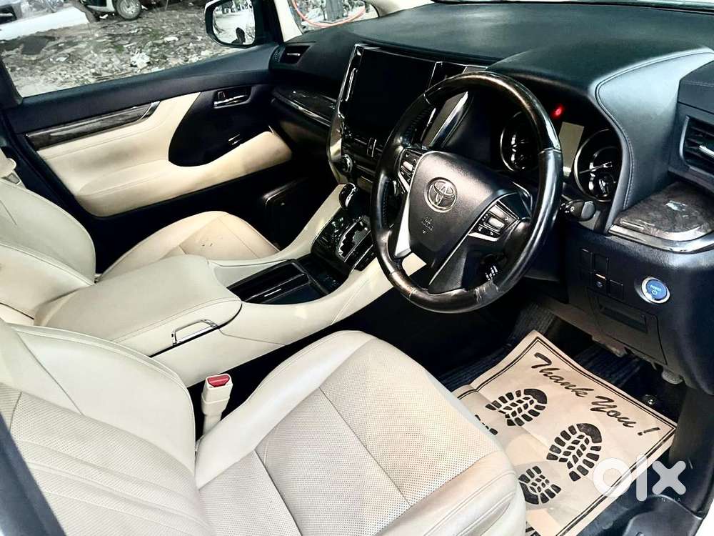 Toyota Vellfire 2.5 Executive Lounge, 2022, Petrol