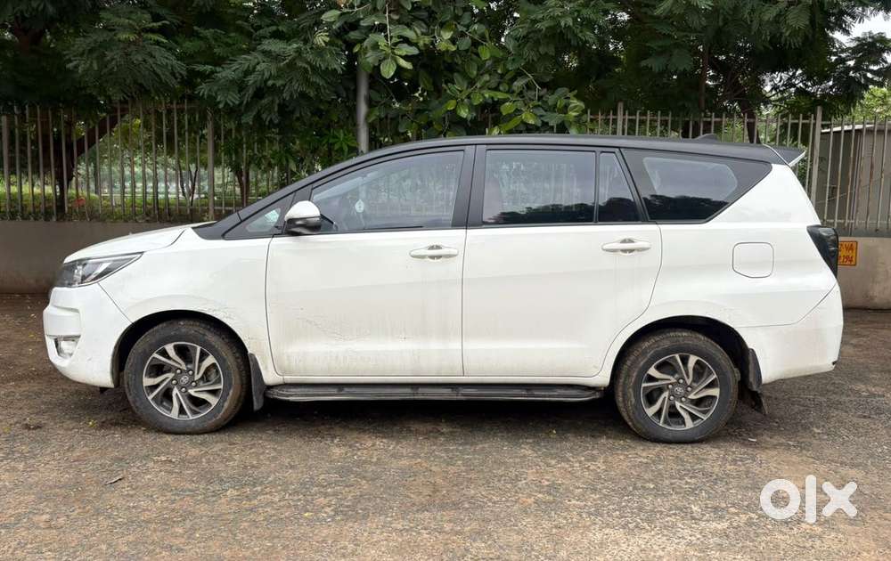 Toyota Innova Crysta 2.4 G Mt 8s, 2024, Diesel