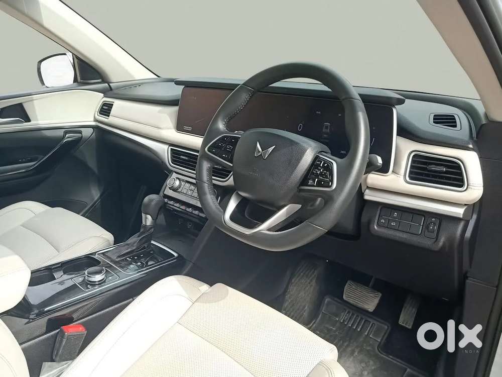 Mahindra Xuv700 Ax7 Luxury Pack Awd, 2023, Petrol