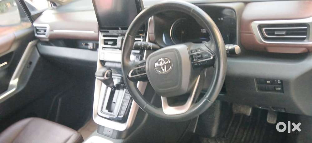Toyota Innova Hycross 2.0 Zx Hybrid 7 Str, 2023, Petrol