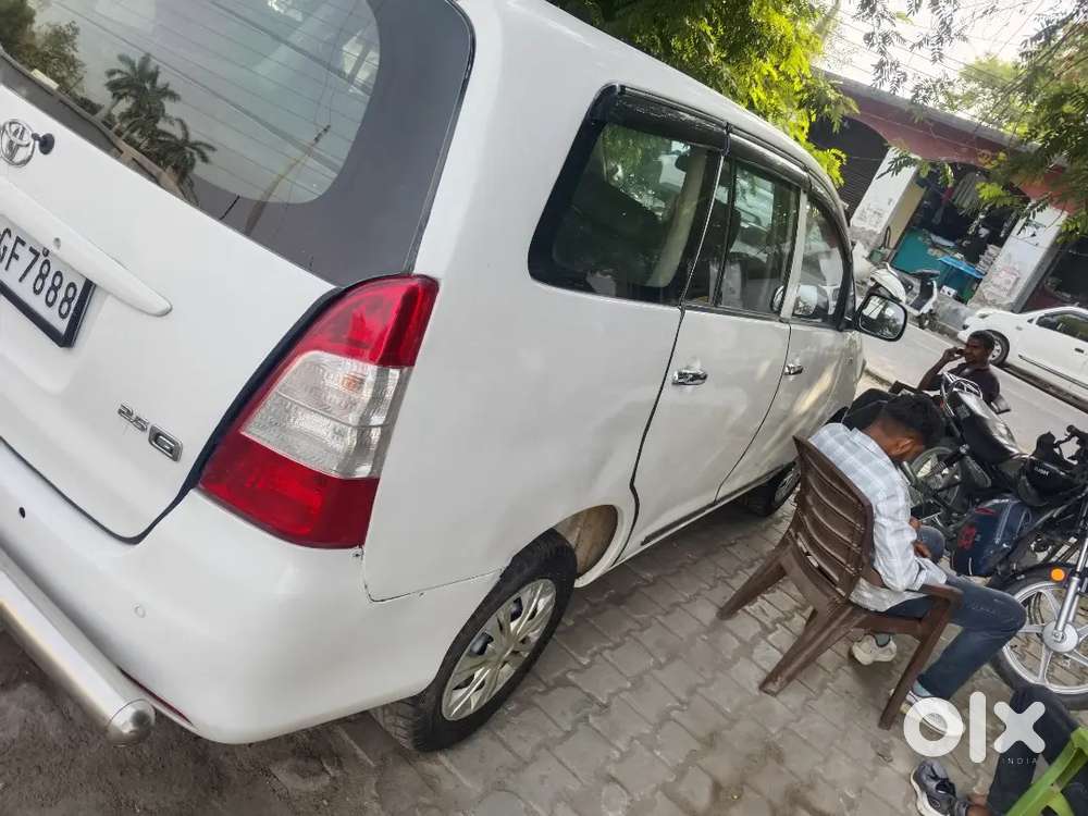 Toyota Innova 2015