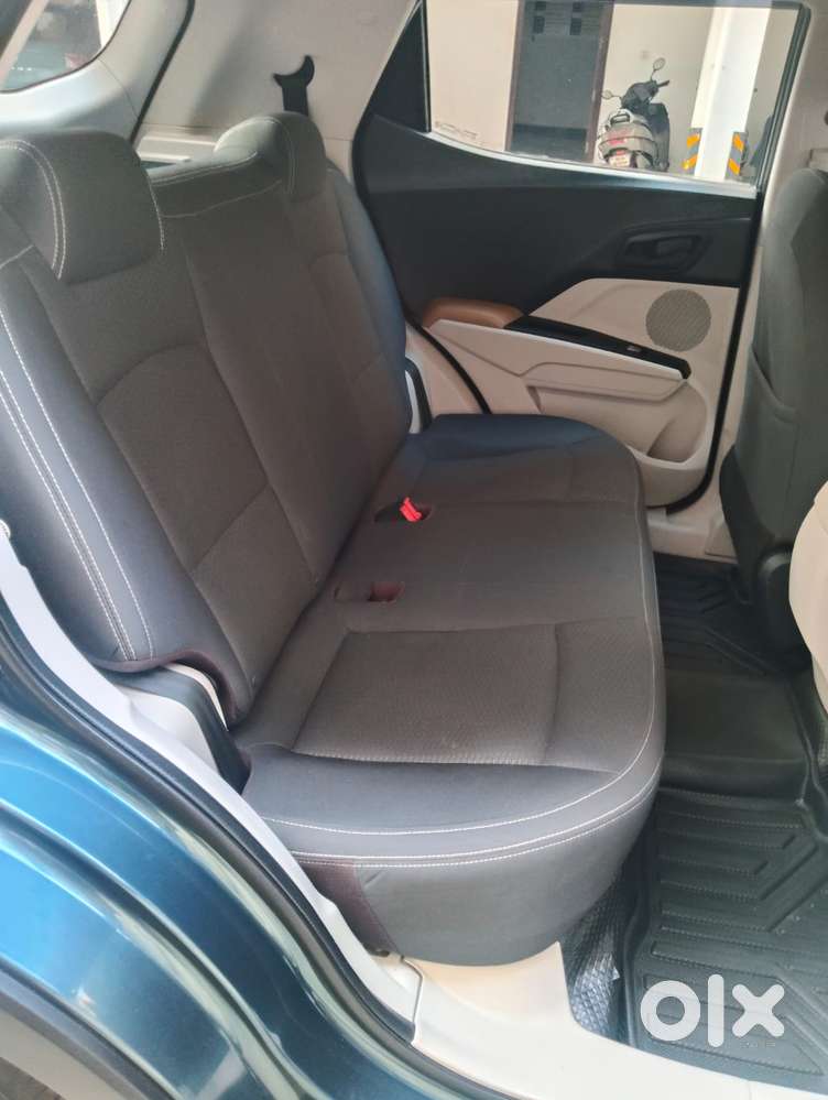 Mahindra Xuv300 W6 Amt Diesel, 2023, Diesel