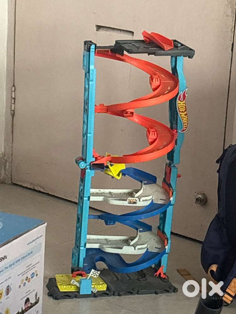 Hot wheels toy track