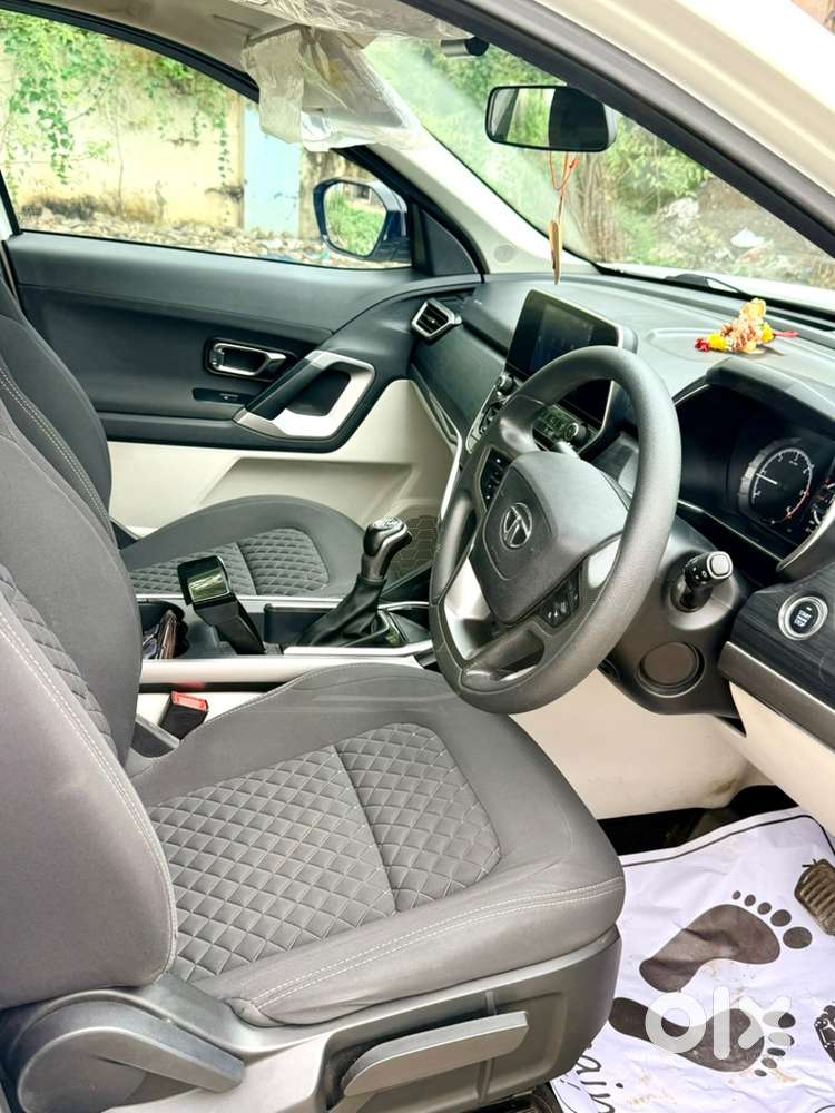 Showroom Condition Scratchless Mint Condition Tata Safari Diesel 2022