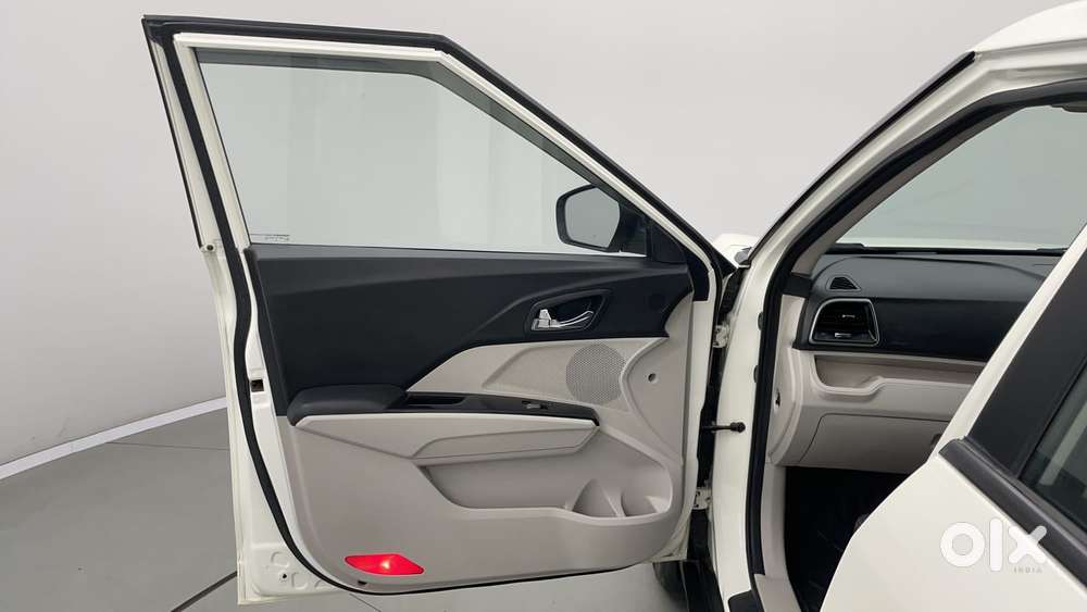 Mahindra Xuv300 W8, 2020, Petrol