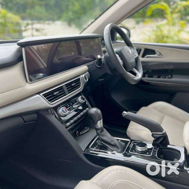 Mahindra Xuv700 2.2 Ax 7 Diesel At Str, 2022, Diesel