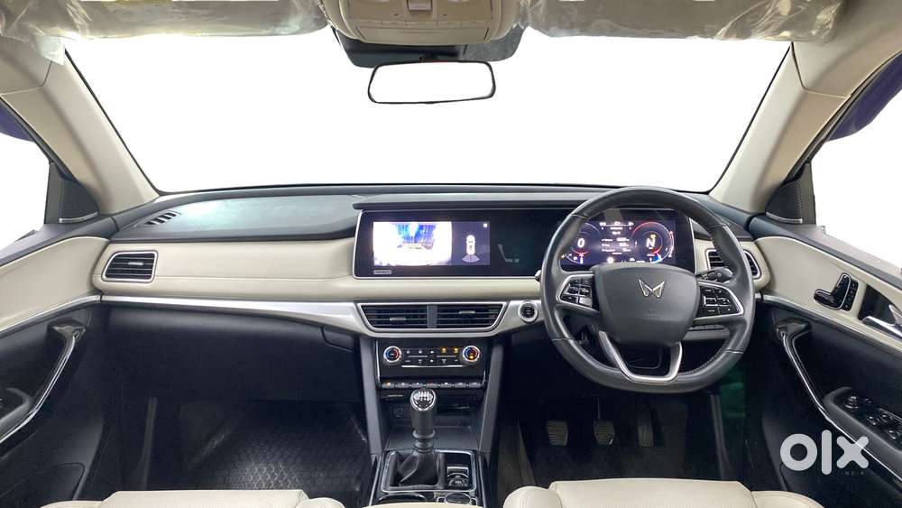 Mahindra Xuv700 2.2 Ax 7 Diesel Mt Luxury Pack Str, 2022, Diesel