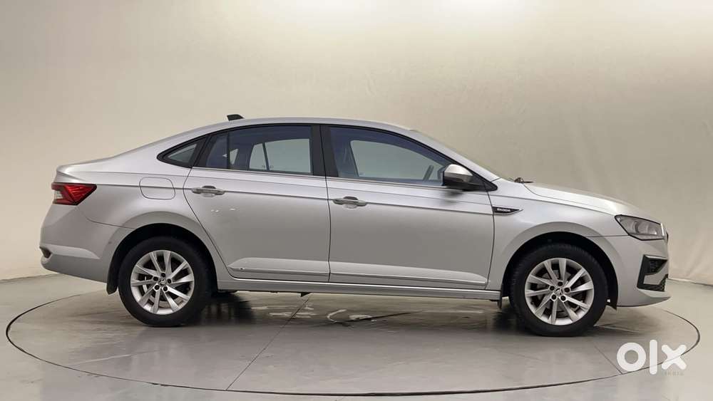 Skoda Slavia Ambition 1.0l Tsi At, 2022, Petrol