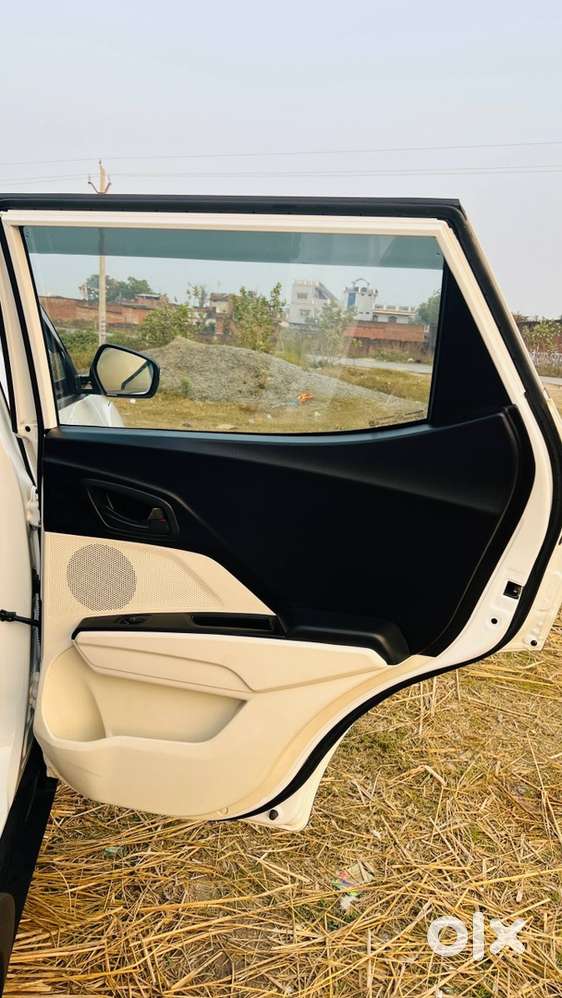 Mahindra Xuv 3xo 2025 Petrol 8000 Km Driven