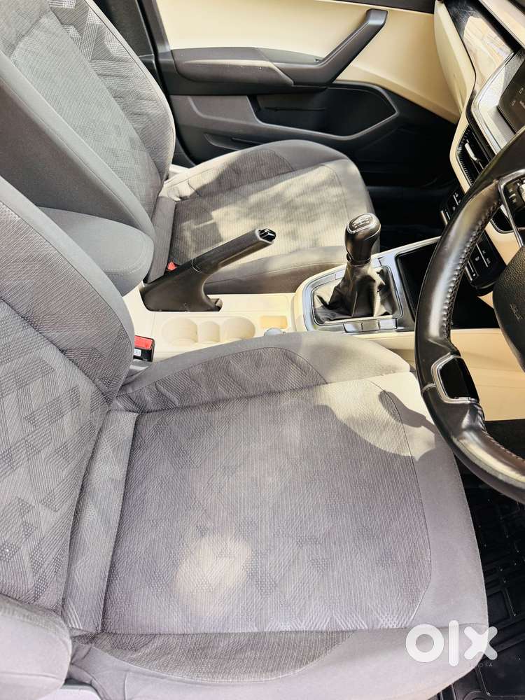 Skoda Slavia Ambition 1.0l Tsi At, 2022, Petrol