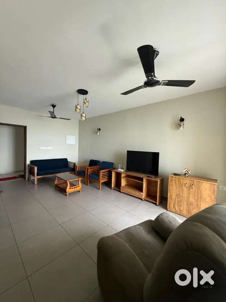 2BHK in Marine Drive