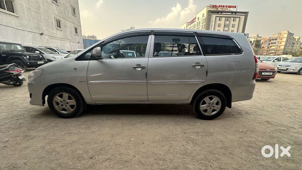 Toyota Innova 2.5 G (diesel) 8 Seater, 2012, Diesel