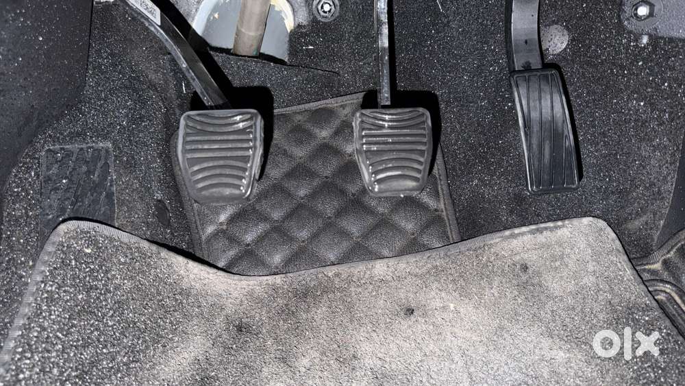 Mahindra Xuv700 2.0 Ax 7 Petrol Mt Str, 2025, Petrol