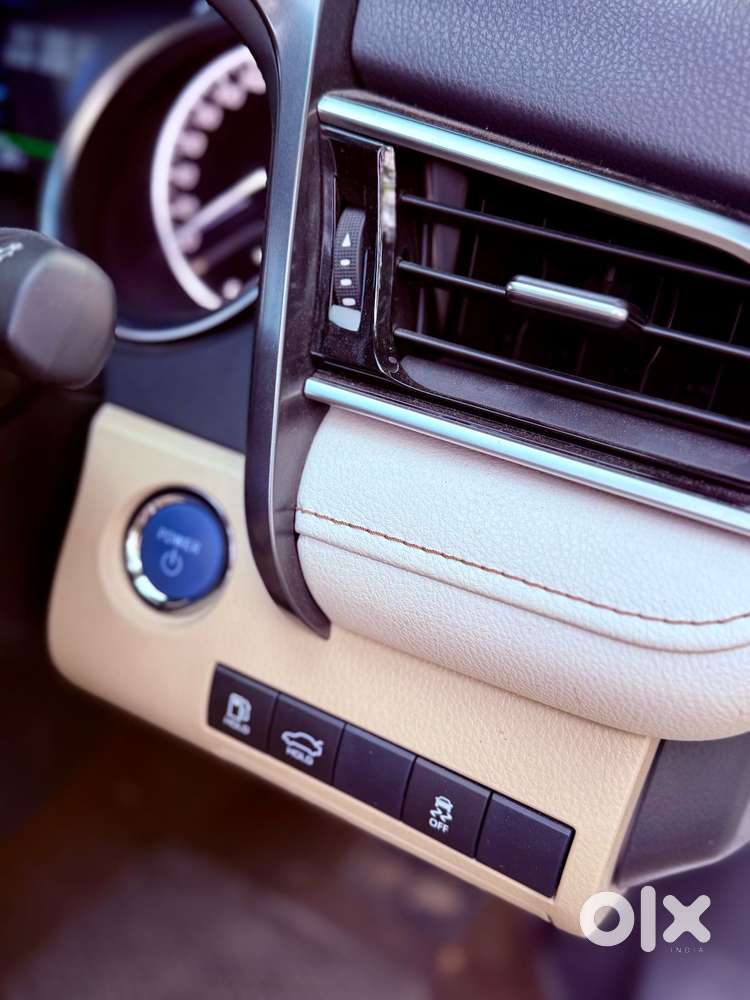 Toyota Camry Hybrid, 2024, Petrol