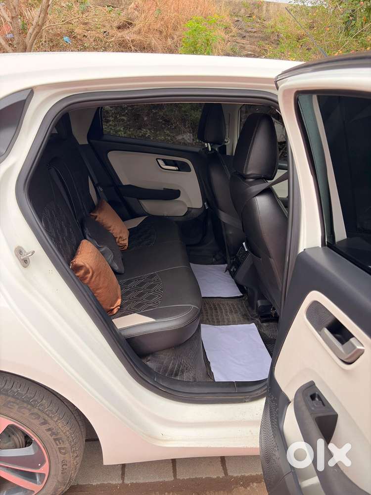 Tata Altroz 2024 Icng (1st Owner) White