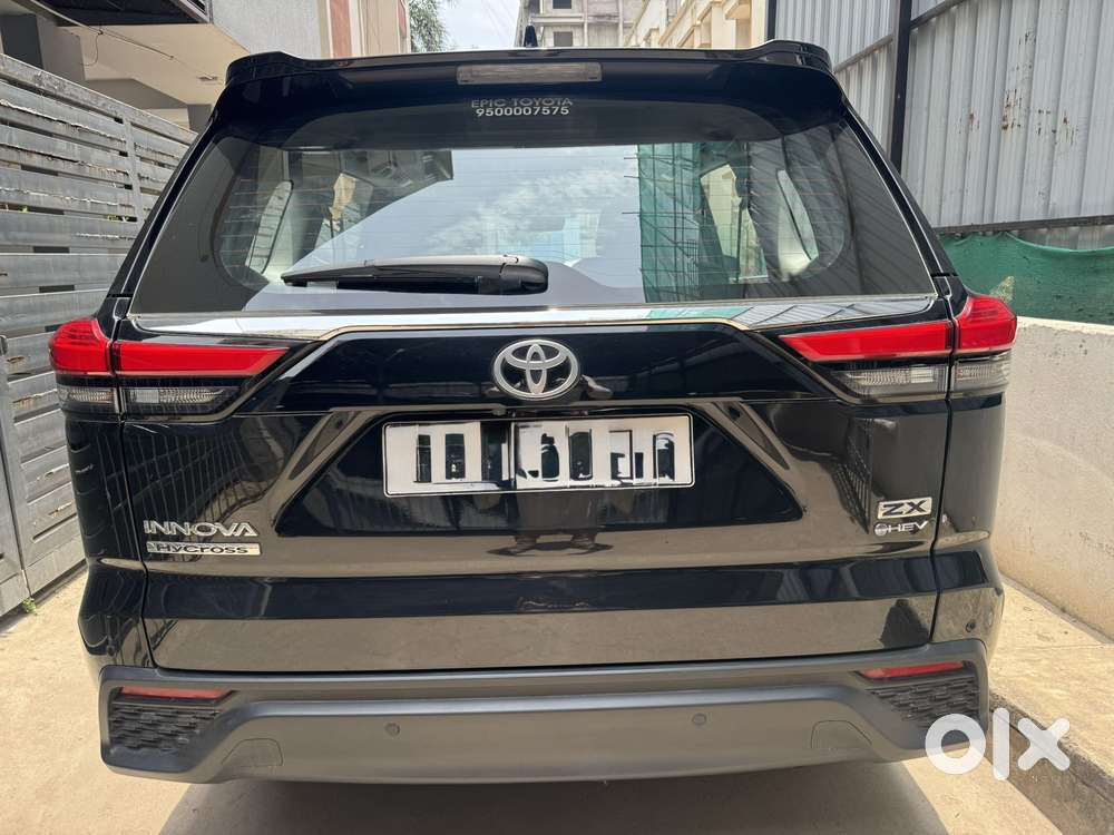 Toyota Innova Hycross 2.0 Zx (o) Hybrid 7 Str, 2025, Petrol