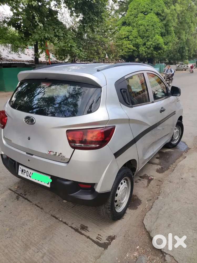 Mahindra Kuv 100 2017