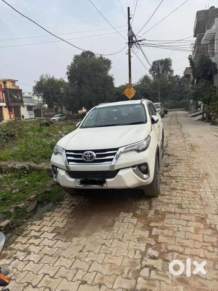 Excellent Condition Toyota Fortuner 2017 Diesel 165000 Km Driven