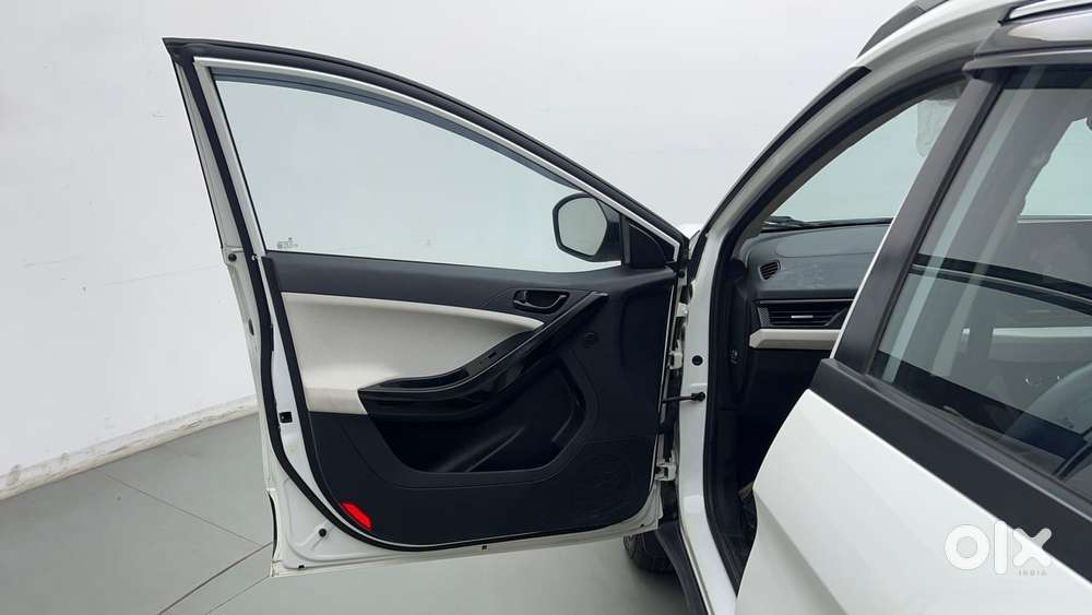 Tata Nexon Pure (s) 1.2 Petrol 6amt, 2025, Cng & Hybrids