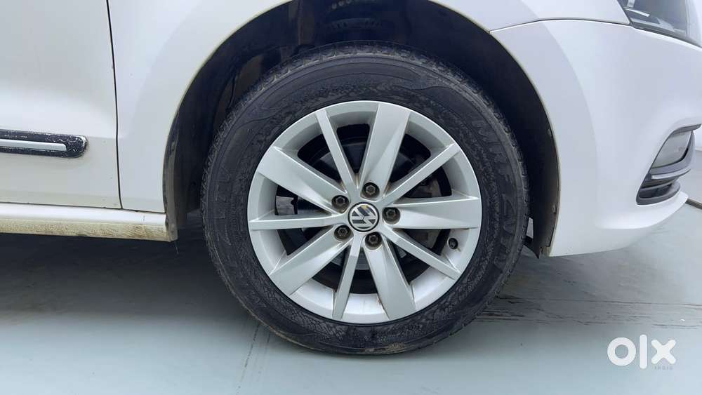 Volkswagen Polo Petrol Highline 1.2l, 2016, Petrol