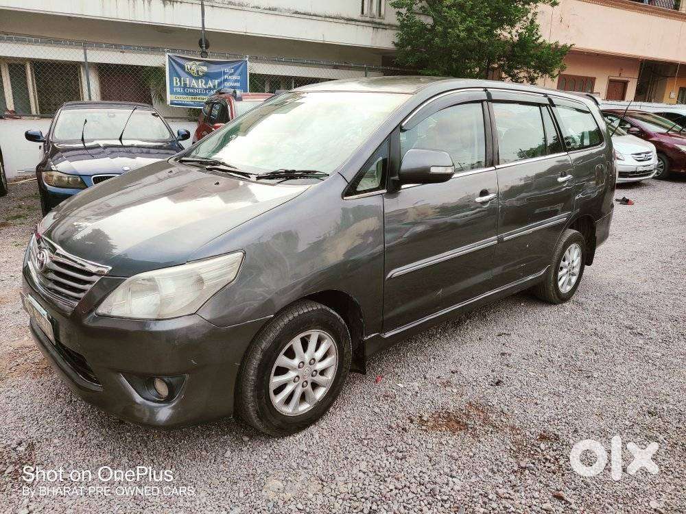 Toyota Innova 2.5 Vx (diesel) 8 Seater Bs Iv, 2012, Diesel