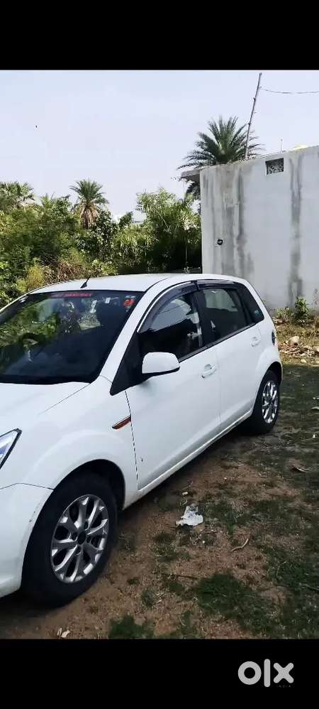 Ford Figo Petrol Lxi 2015