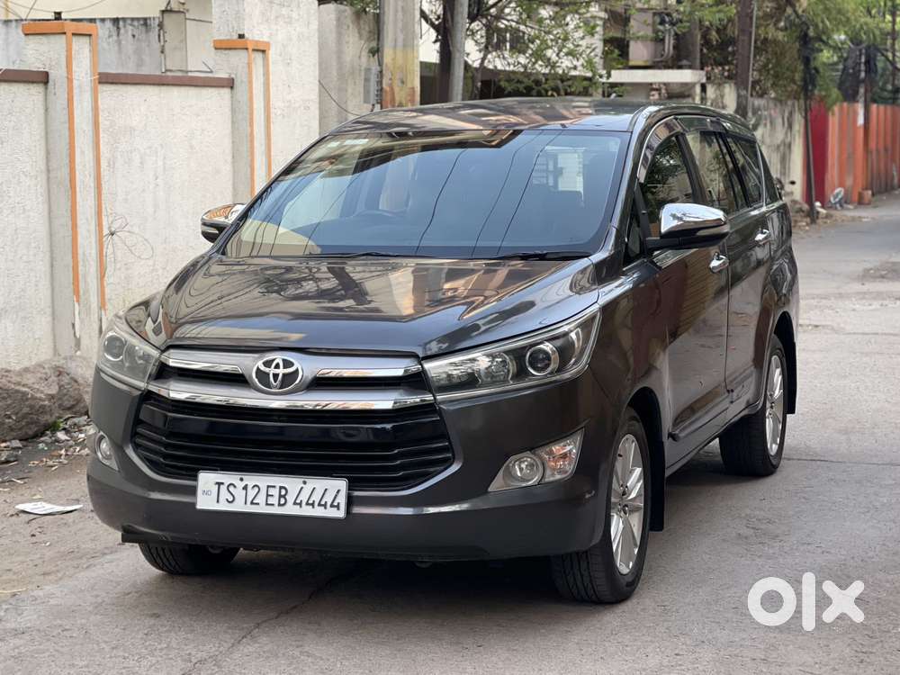 Toyota Innova Crysta 2.8 Zx At 7 Seater, 2016, Diesel