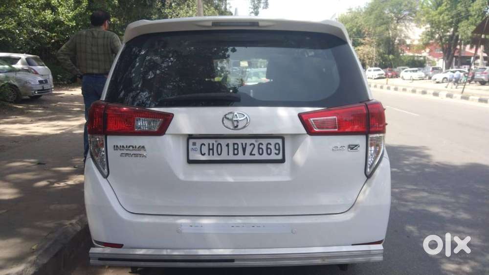 Innova Crysta ,white,top Model,2.8,z,at