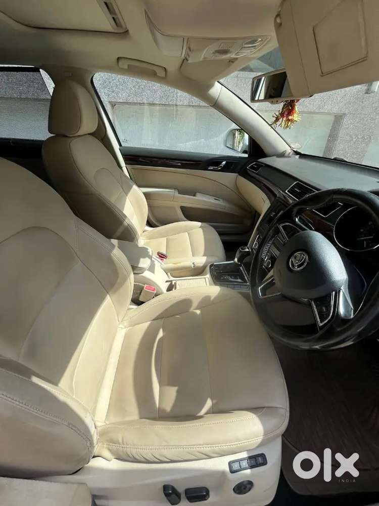 Skoda Superb 2015 Petrol 48000 Km Driven