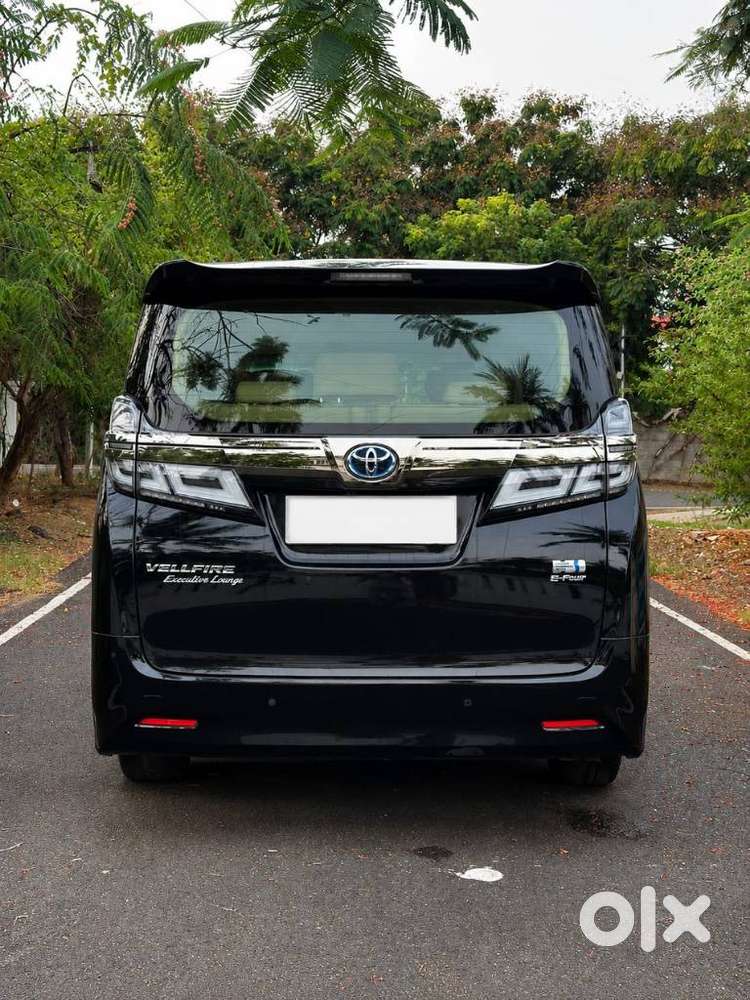 Toyota Vellfire 2.5 Executive Lounge, 2023, Petrol
