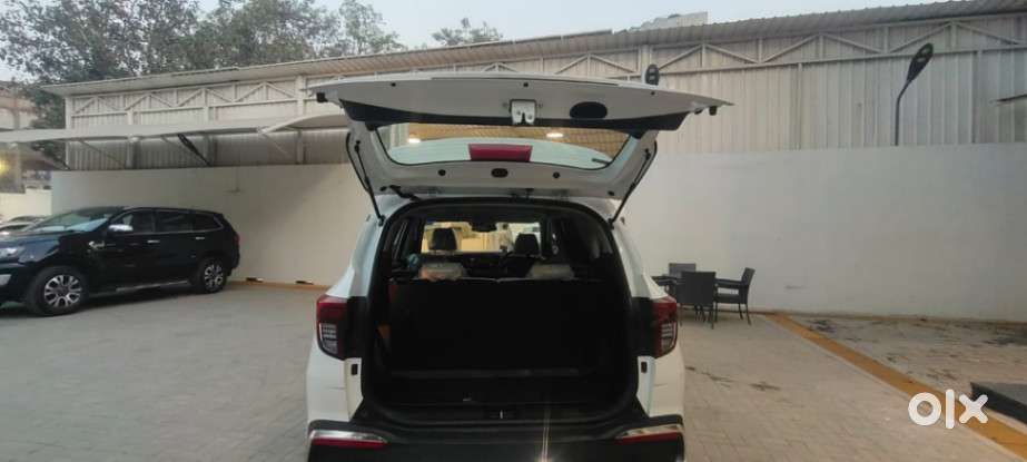 Kia Carens Luxury (o)1.5 Turbo Petrol Dct 7 Str, 2023, Petrol