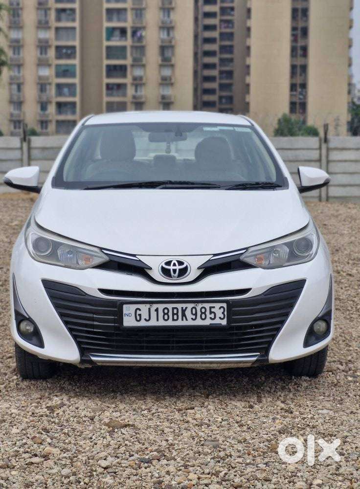 Toyota Yaris V Cvt, 2018, Petrol
