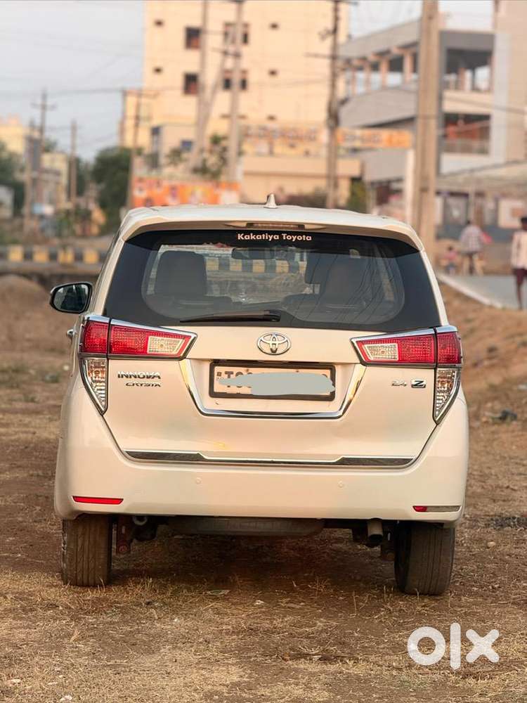 Toyota Innova Crysta 2017 Diesel Well Maintained